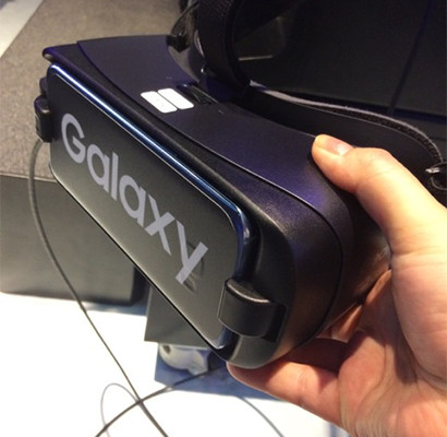 Galaxy Studio Tokyo　VRアトラクション　VRゴーグル